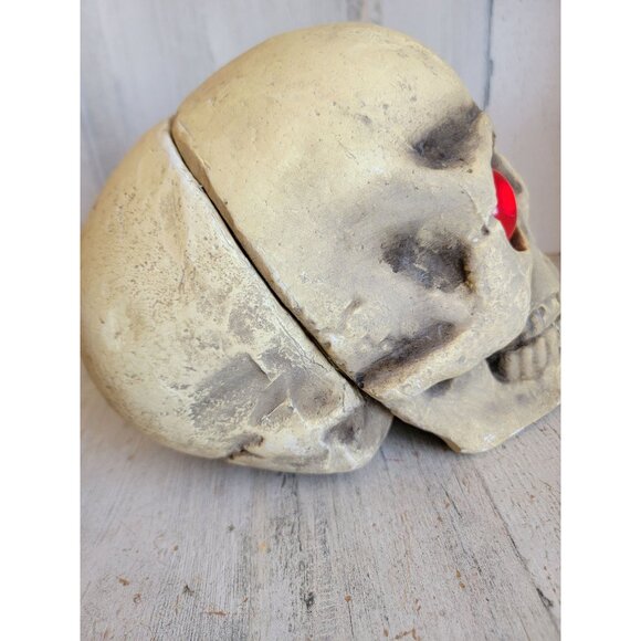Foam skull looking eyes animated Halloween prop decor - Picture 12 of 13